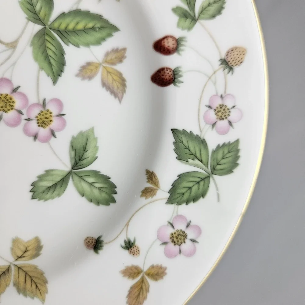 Wedgwood Wild Strawberry Bread Butter Plate Gold Trim 6